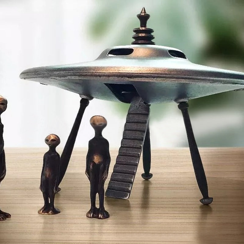 Flying Saucer With Alien Family Decoration